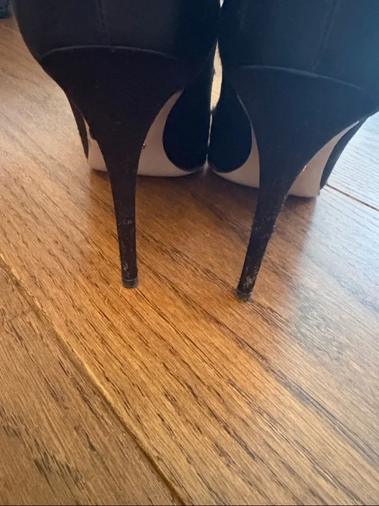 Gucci Black Pointed-Toe Pumps with Crystal GG Emblem - Picture 2 of 4